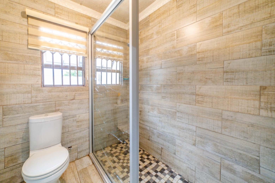 5 Bedroom Property for Sale in Noordwyk Gauteng