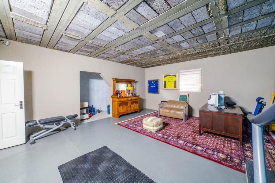 5 Bedroom Property for Sale in Noordwyk Gauteng