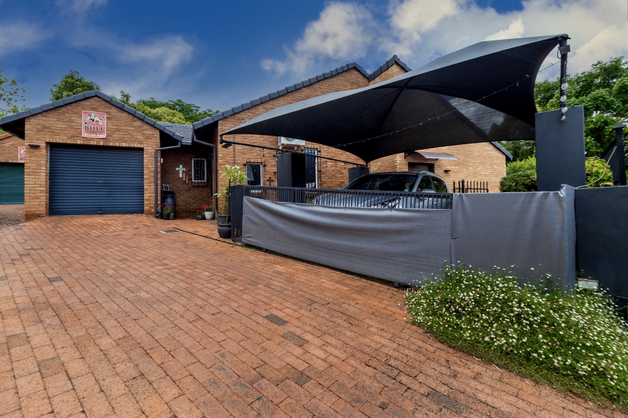 2 Bedroom Property for Sale in Faerie Glen Gauteng