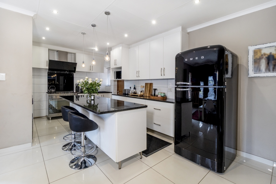 2 Bedroom Property for Sale in Faerie Glen Gauteng