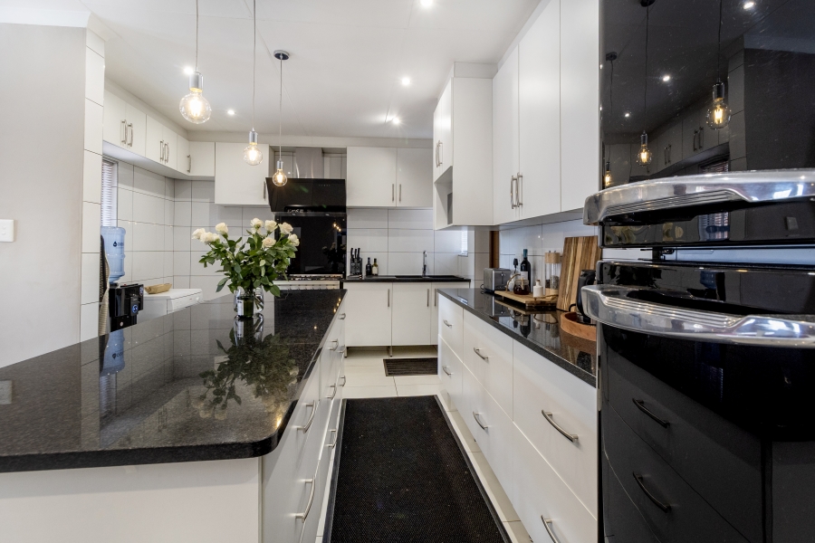 2 Bedroom Property for Sale in Faerie Glen Gauteng