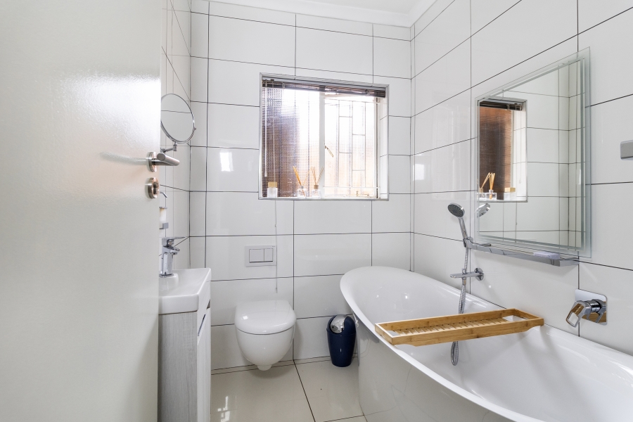 2 Bedroom Property for Sale in Faerie Glen Gauteng