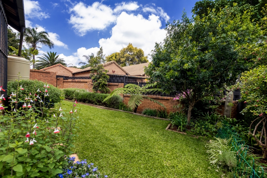 2 Bedroom Property for Sale in Faerie Glen Gauteng