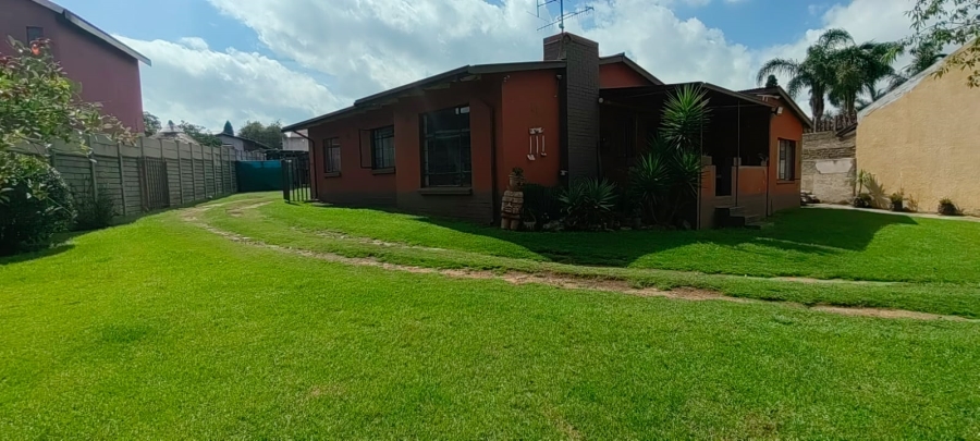 4 Bedroom Property for Sale in Mindalore Gauteng