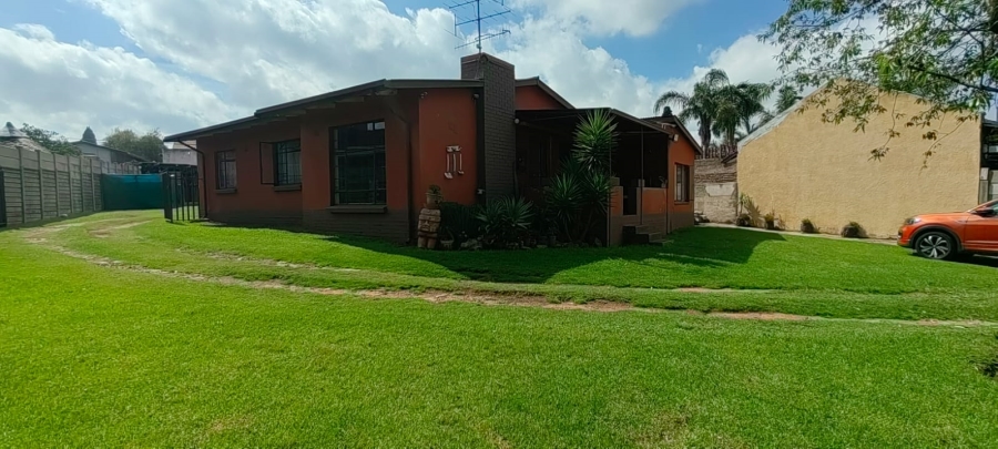 4 Bedroom Property for Sale in Mindalore Gauteng