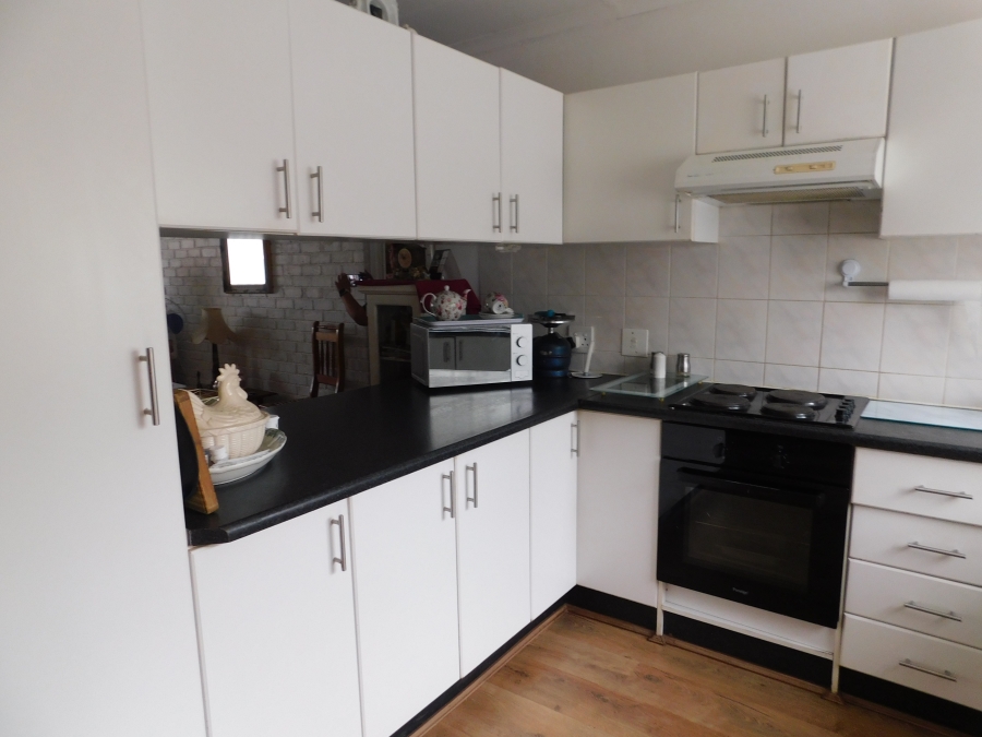 2 Bedroom Property for Sale in Noordheuwel Gauteng