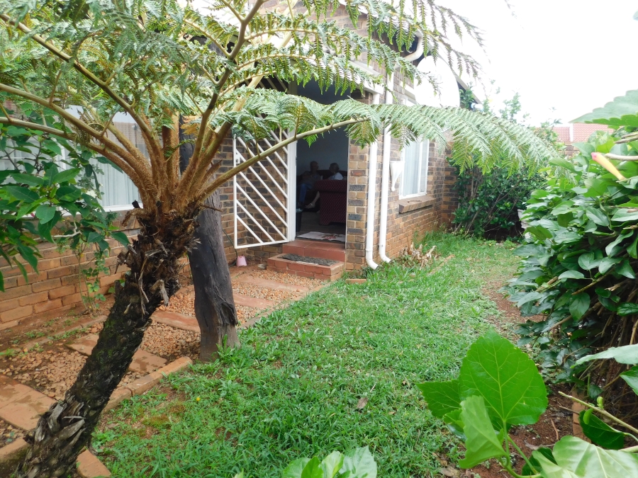 2 Bedroom Property for Sale in Noordheuwel Gauteng