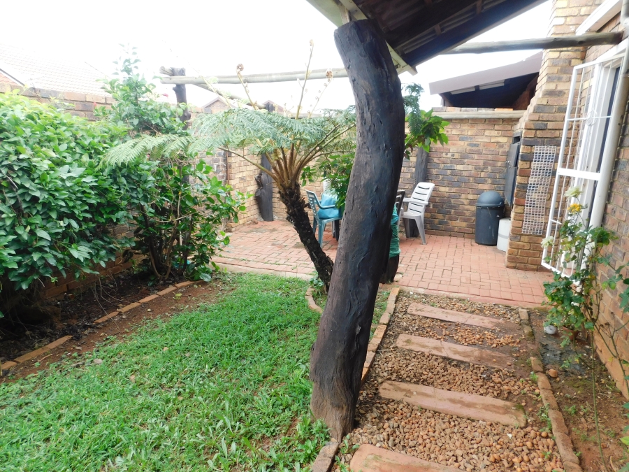 2 Bedroom Property for Sale in Noordheuwel Gauteng