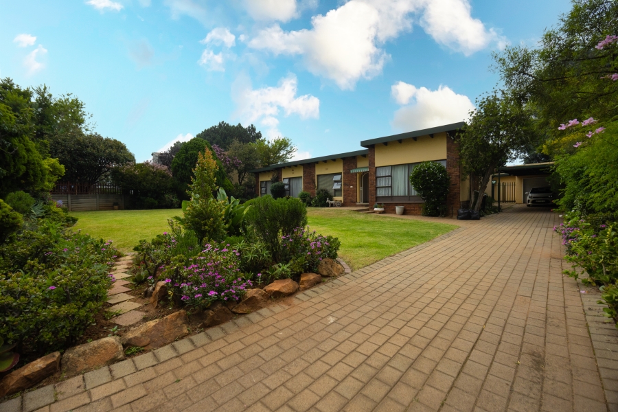 3 Bedroom Property for Sale in Wilro Park Gauteng
