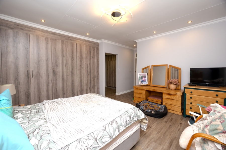 3 Bedroom Property for Sale in Wilro Park Gauteng