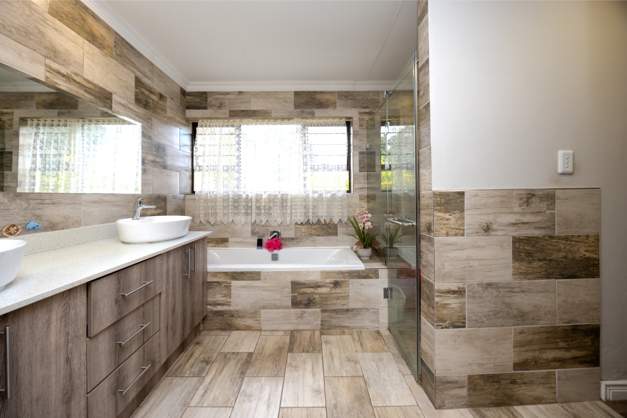 3 Bedroom Property for Sale in Wilro Park Gauteng