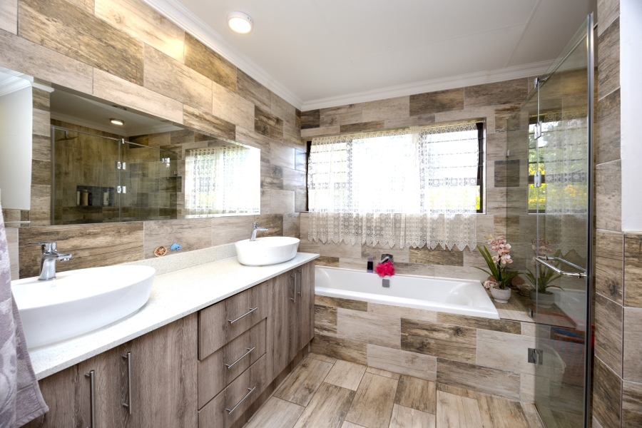 3 Bedroom Property for Sale in Wilro Park Gauteng