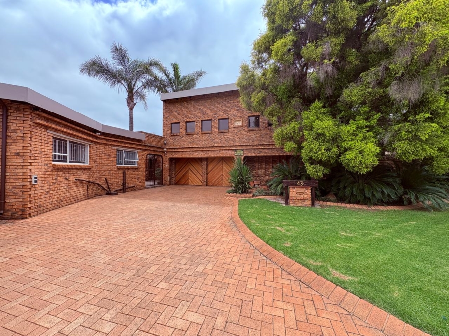 4 Bedroom Property for Sale in Sunward Park Gauteng
