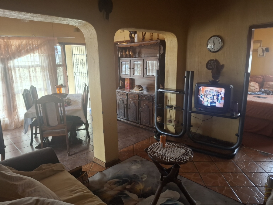 3 Bedroom Property for Sale in Mashimong Gauteng