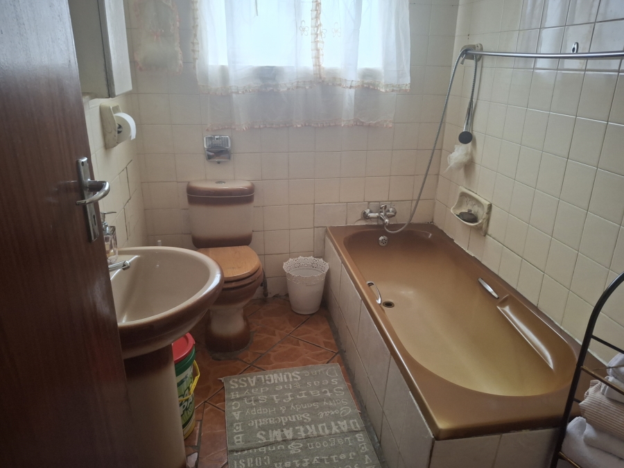 3 Bedroom Property for Sale in Mashimong Gauteng