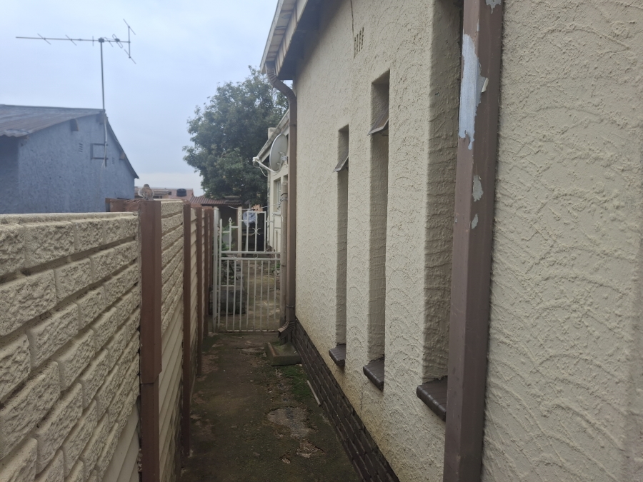 3 Bedroom Property for Sale in Mashimong Gauteng
