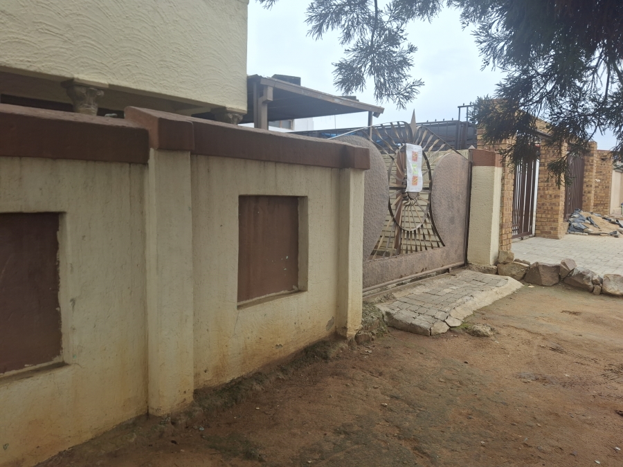 3 Bedroom Property for Sale in Mashimong Gauteng