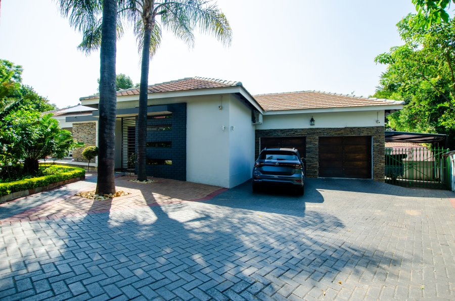 5 Bedroom Property for Sale in Faerie Glen Gauteng