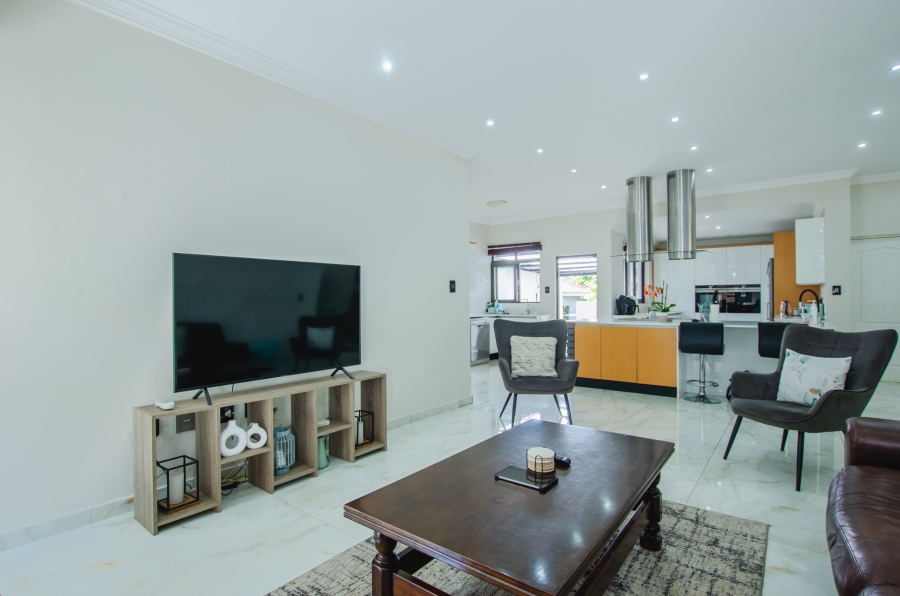 5 Bedroom Property for Sale in Faerie Glen Gauteng