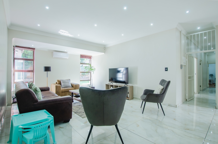 5 Bedroom Property for Sale in Faerie Glen Gauteng