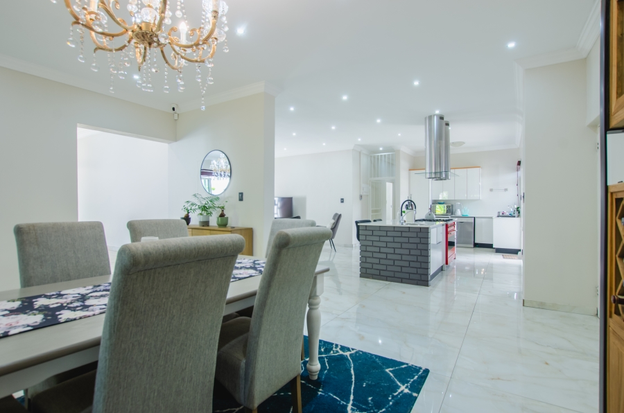 5 Bedroom Property for Sale in Faerie Glen Gauteng