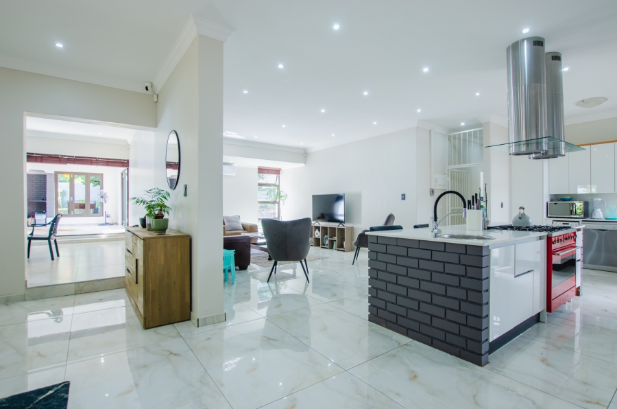 5 Bedroom Property for Sale in Faerie Glen Gauteng