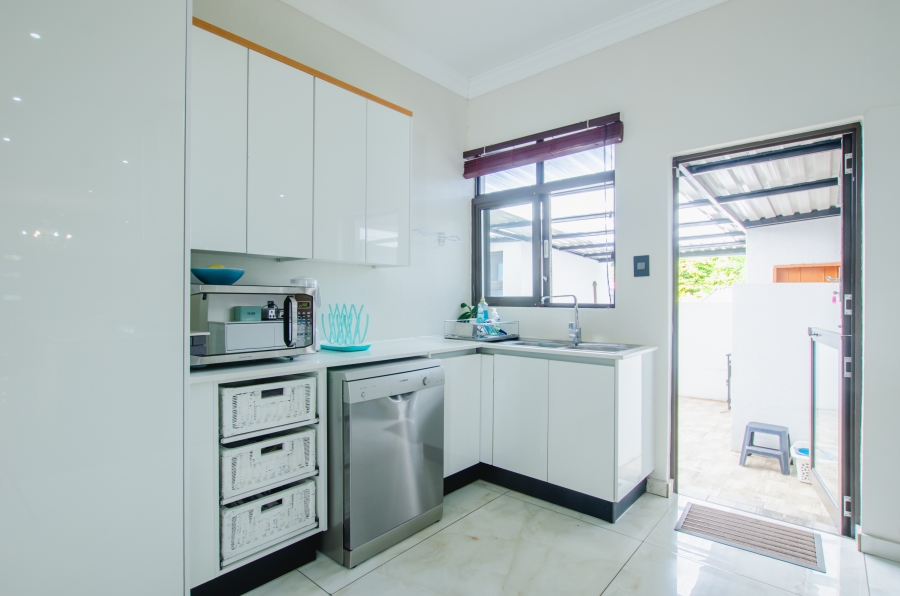 5 Bedroom Property for Sale in Faerie Glen Gauteng