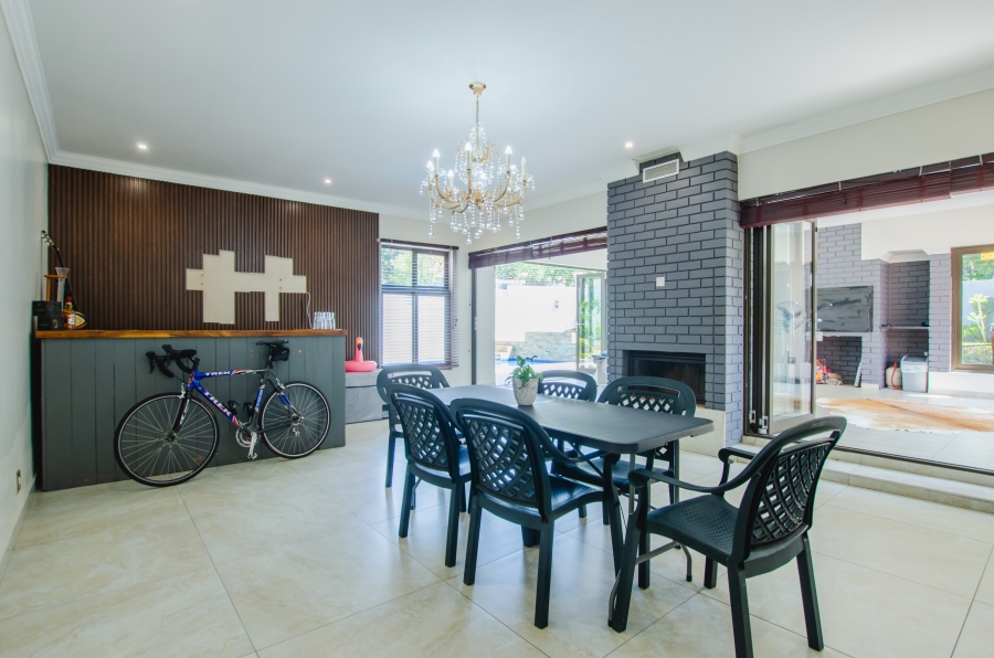 5 Bedroom Property for Sale in Faerie Glen Gauteng