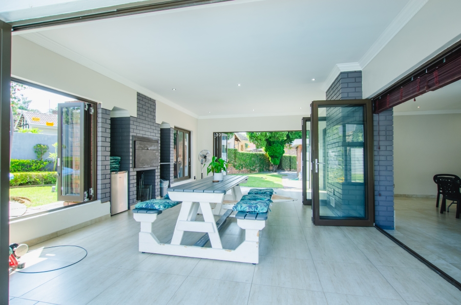 5 Bedroom Property for Sale in Faerie Glen Gauteng