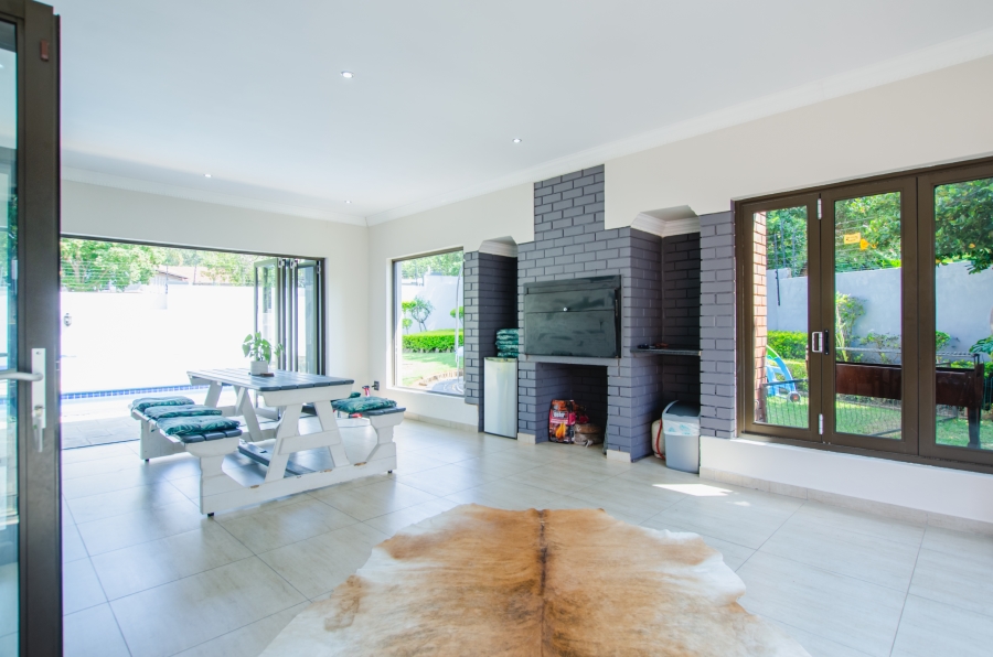 5 Bedroom Property for Sale in Faerie Glen Gauteng