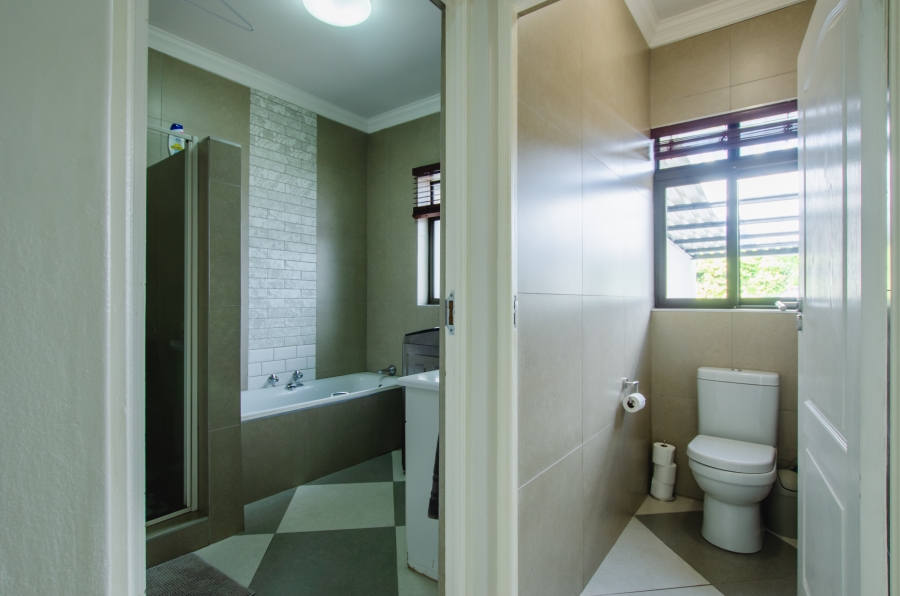 5 Bedroom Property for Sale in Faerie Glen Gauteng