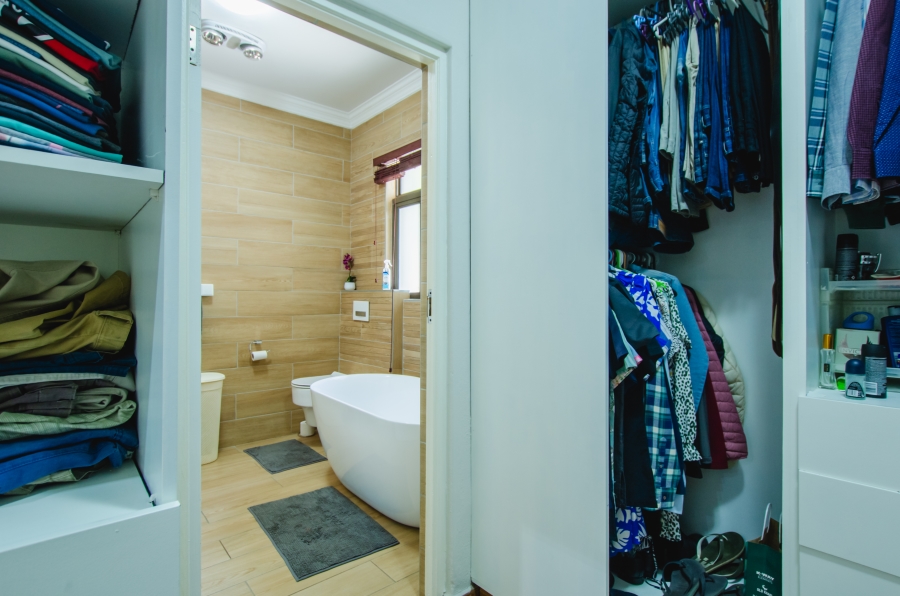 5 Bedroom Property for Sale in Faerie Glen Gauteng