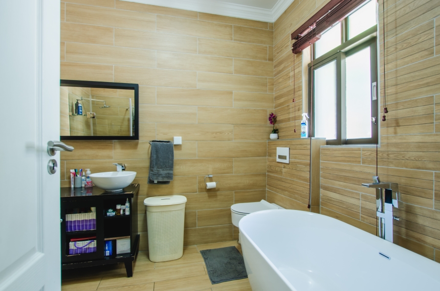 5 Bedroom Property for Sale in Faerie Glen Gauteng