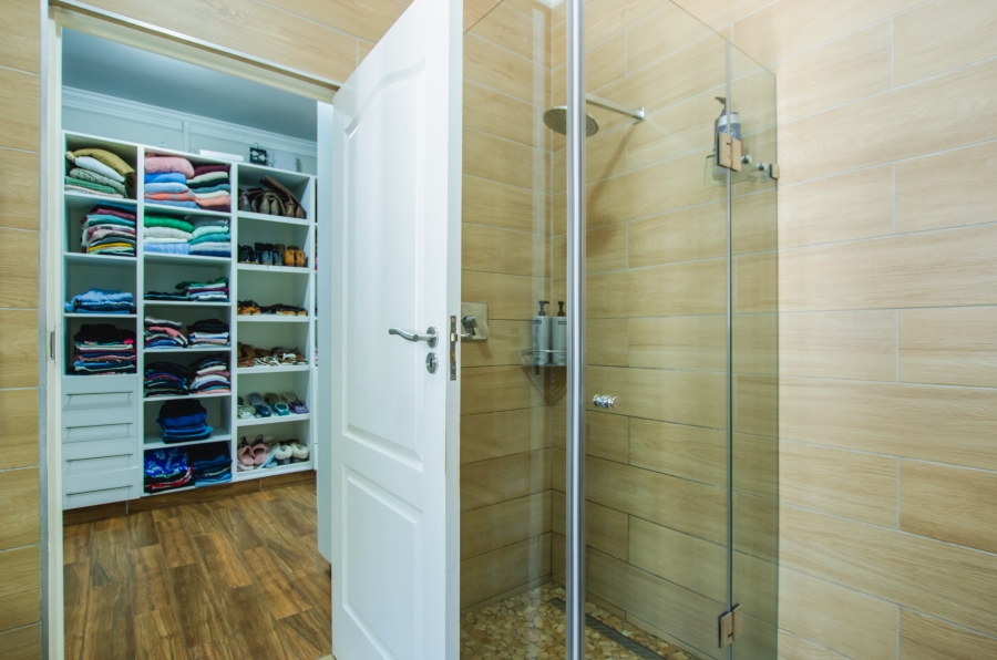 5 Bedroom Property for Sale in Faerie Glen Gauteng