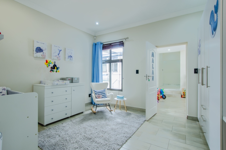 5 Bedroom Property for Sale in Faerie Glen Gauteng