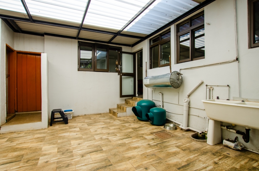 5 Bedroom Property for Sale in Faerie Glen Gauteng