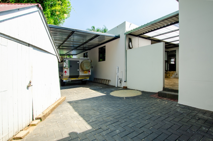 5 Bedroom Property for Sale in Faerie Glen Gauteng