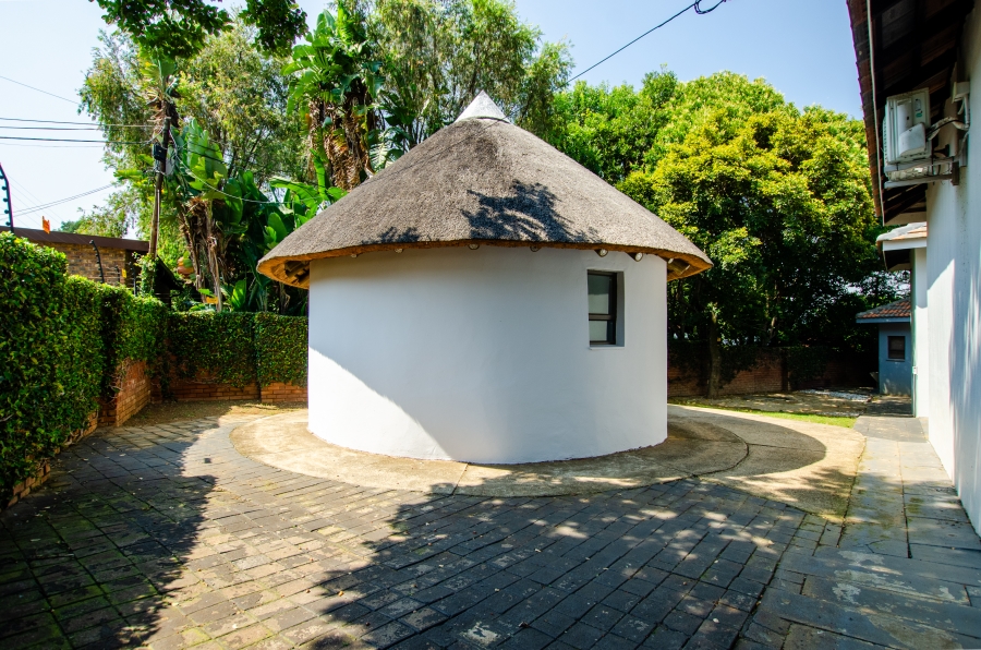 5 Bedroom Property for Sale in Faerie Glen Gauteng