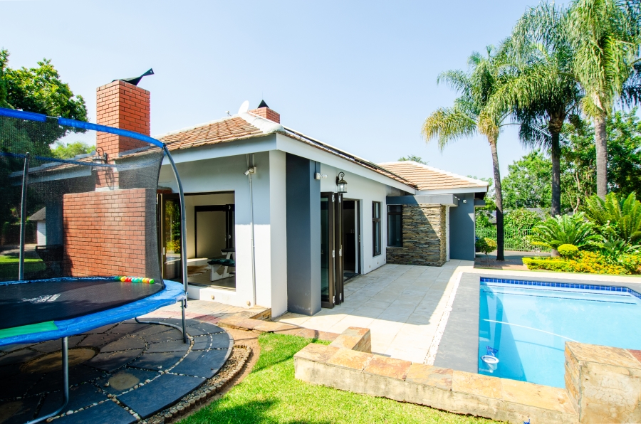 5 Bedroom Property for Sale in Faerie Glen Gauteng