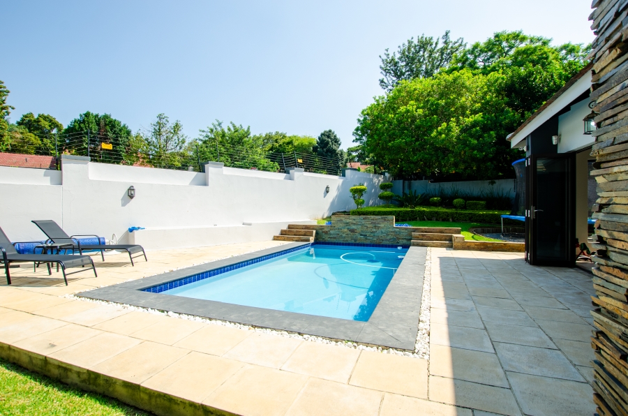 5 Bedroom Property for Sale in Faerie Glen Gauteng