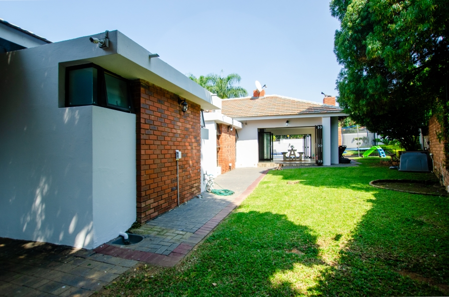 5 Bedroom Property for Sale in Faerie Glen Gauteng