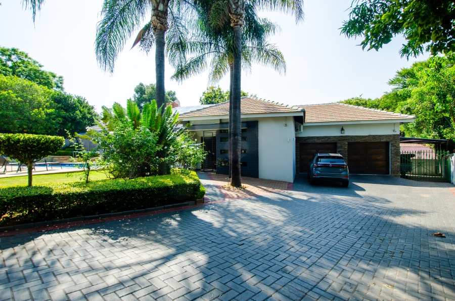 5 Bedroom Property for Sale in Faerie Glen Gauteng