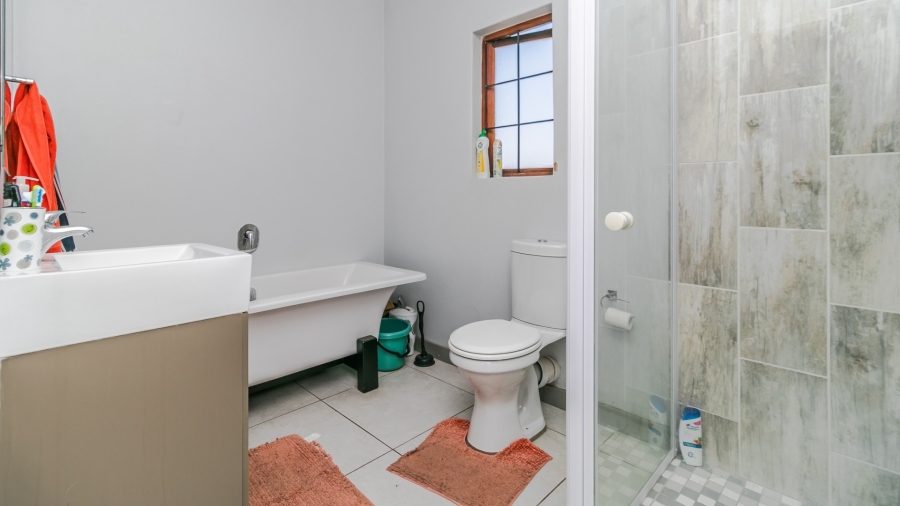 1 Bedroom Property for Sale in Blue Hills Gauteng