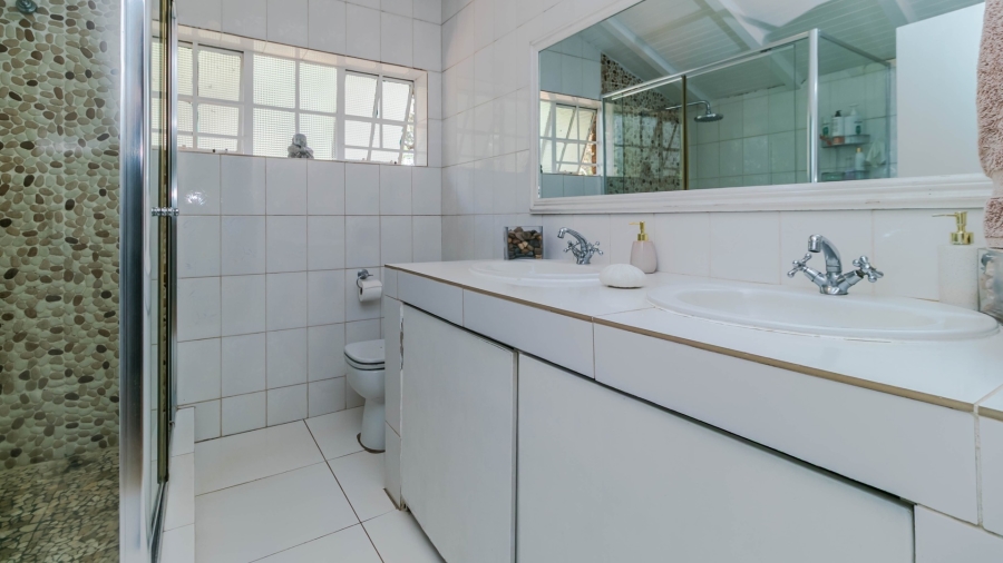 3 Bedroom Property for Sale in Glen Austin Gauteng