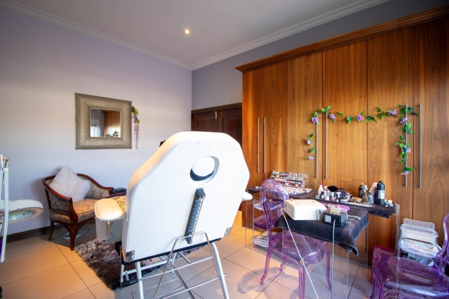 9 Bedroom Property for Sale in Parkrand Gauteng