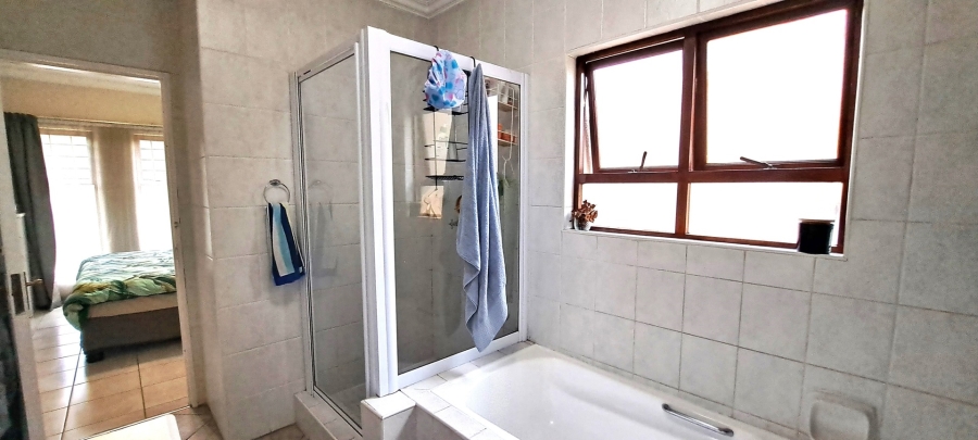 To Let 2 Bedroom Property for Rent in Bryanston Gauteng