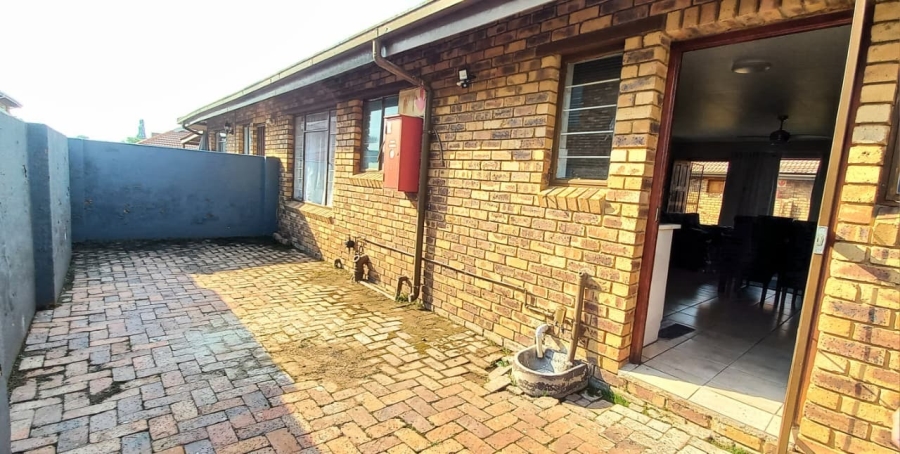 2 Bedroom Property for Sale in Sonneveld Gauteng