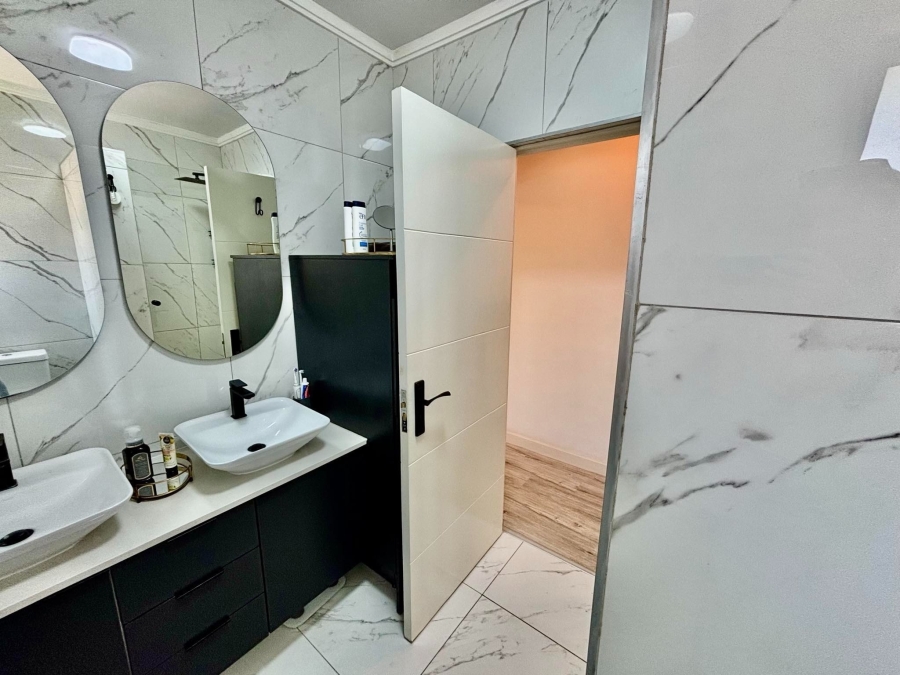 To Let 2 Bedroom Property for Rent in River Club Gauteng