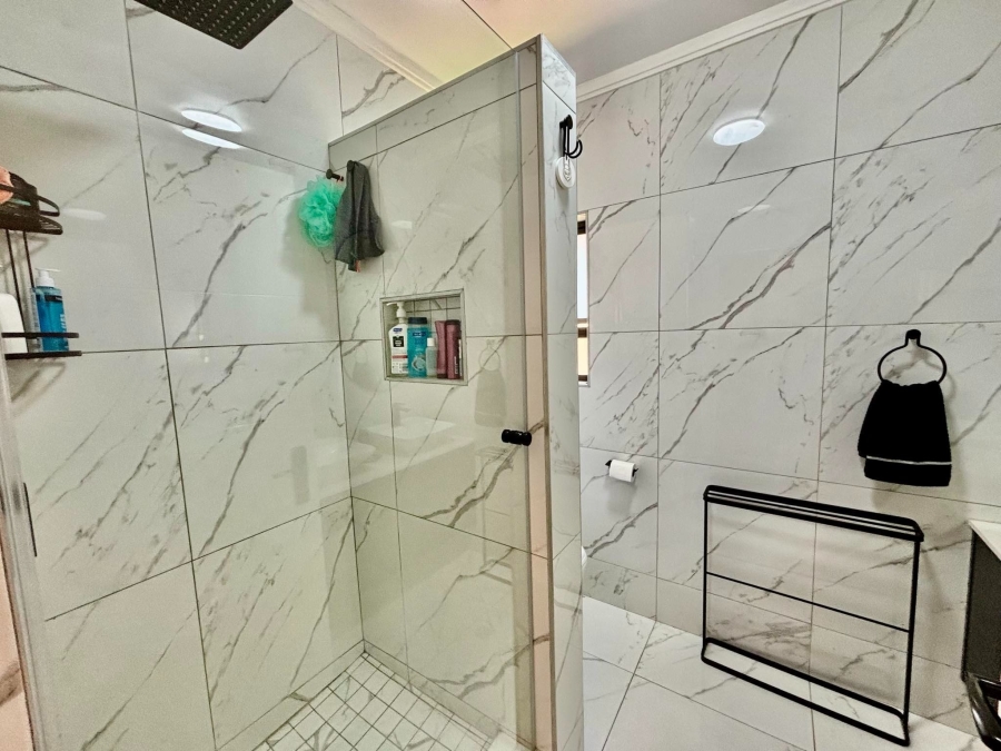 To Let 2 Bedroom Property for Rent in River Club Gauteng