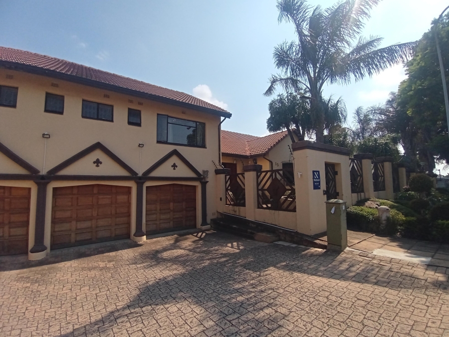 4 Bedroom Property for Sale in Glenvista Gauteng